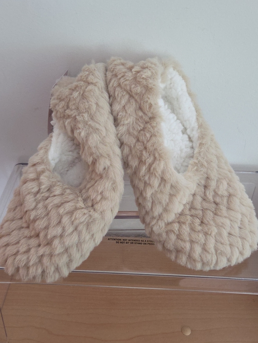 Auden Plush Faux-Fur Women's Slippers - Taupe and White..NWT size M/L